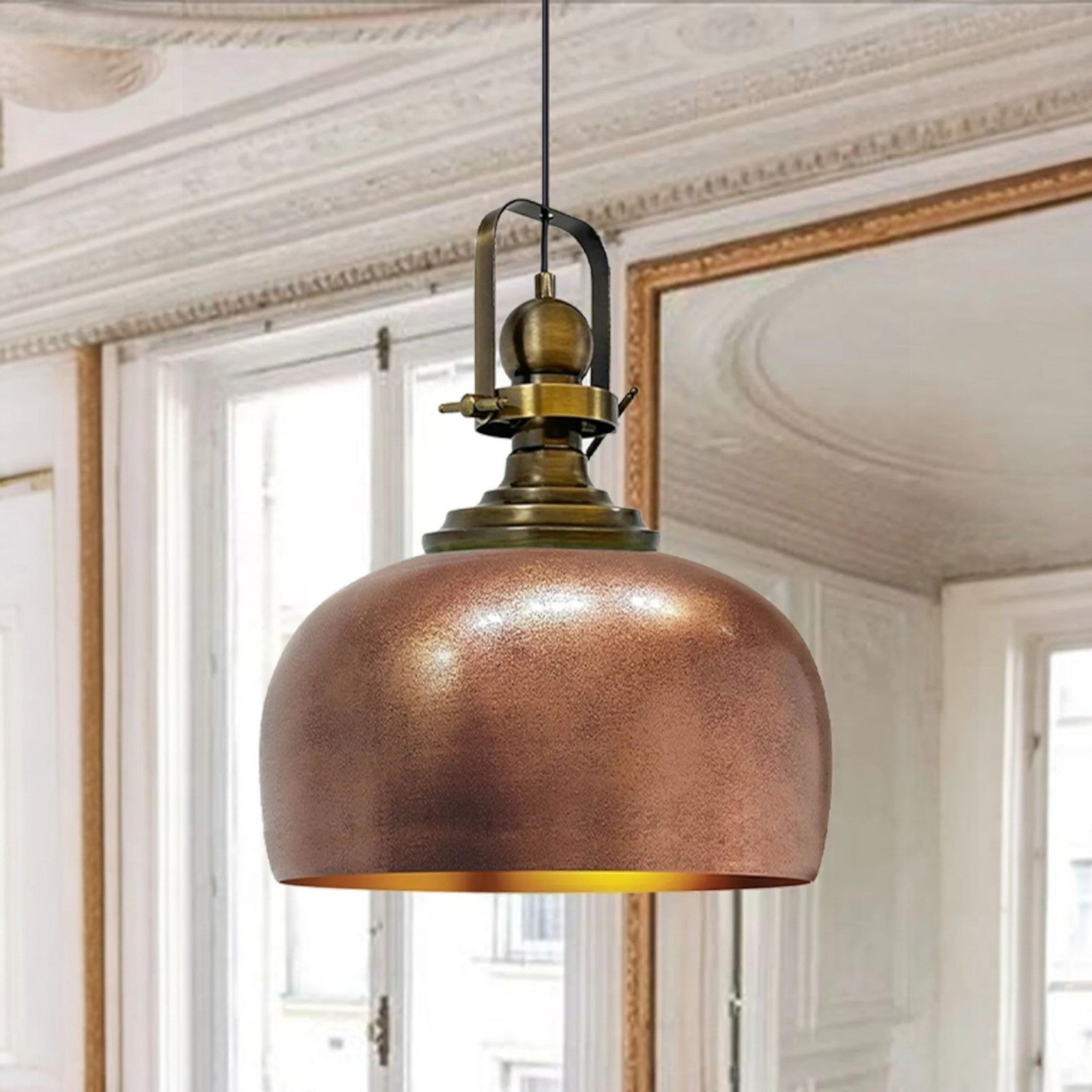 Einzelner Kronleuchter mit Getrommeltem Metallkopf